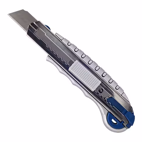 Cutter Lyreco - soft grip - lame 18 mm - métal