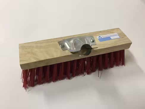 Balai cantonnier PVC - l. 32 cm - monture bois - douille métal - à l'unité