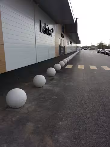 Borne de voirie sphérique béton - diamètre 80 cm - déchargé dans la limite de 30 m