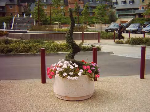 Jardinière ronde gravillon lavé - diamètre 112 x h. 55 cm - déchargé dans la limite de 30 m