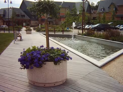Jardinière ronde gravillon lavé - diamètre 155 x h. 55 cm - déchargé dans la limite de 30 m