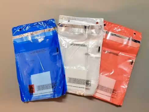 Sac Specigard double poche 185 x 254 mm rouge translucide avec système de tête de liasse avec absorbant inséré x 1000