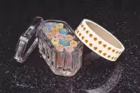 Etiquette radioactif en rouleau