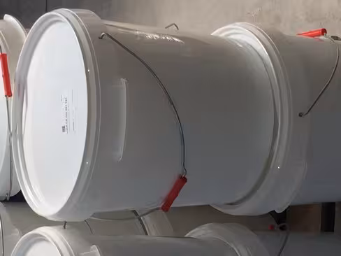 Charge de resine pour 27505 conditionné dans un seau en plastique avec