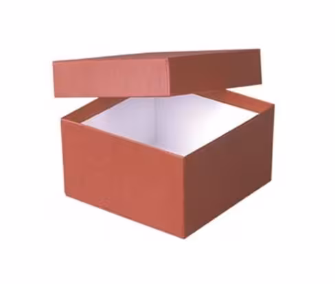 Boîte rouge 136x 136 mm hauteur 130 mm x 10