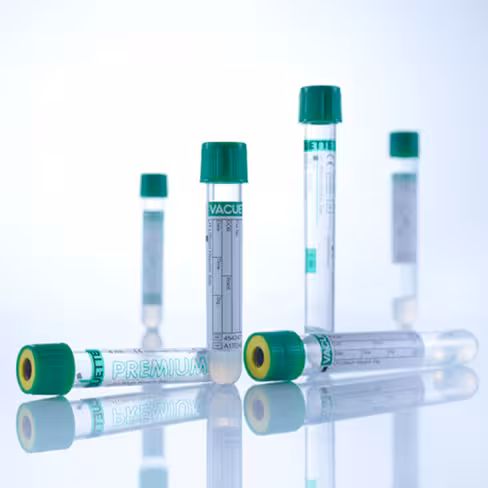 Tube VACUETTE hl 3 ml héparine lithium gel 13x75 mm bouchon vissant vert bague jaune etiq transp x 24 racks 50