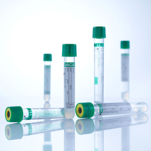 Tube VACUETTE hl 3 ml héparine lithium gel 13x75 mm bouchon vissant vert bague jaune etiq transp x 24 racks 50