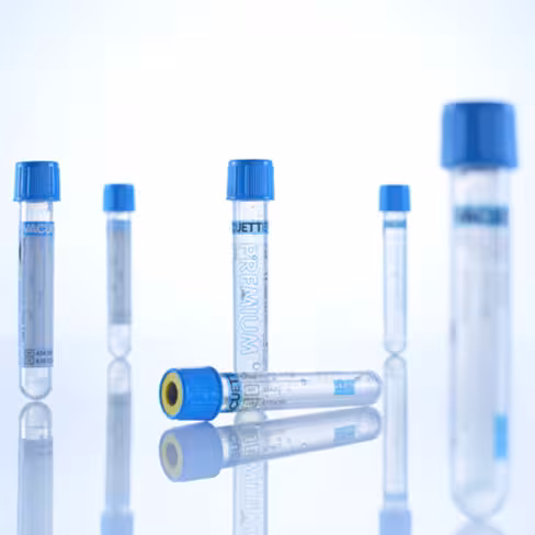 Tube VACUETTE ctad 3 ml citrate sod dble paroi 13x75 mm bouchon vissant bleu bague jaune étiq transp x 24 racks 50