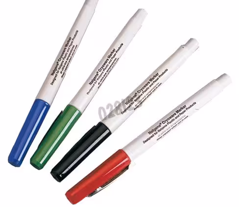 Pochette de 4 cryomarqueurs coloris assortis rouge bleu vertnoir