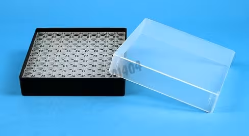 Cryoboîte pour 100 tubes Ø 8,5 mm alpha num safe lock noire hauteur 37 mm alpha num côté 130 mm