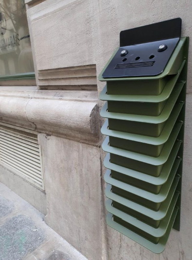Cendrier vert bouteille innovant M10 de l'entreprise Cy-Clope, secteur public