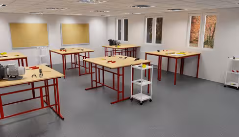 Table d'atelier 155 x 75 cm - h. 85 cm - 4 pieds