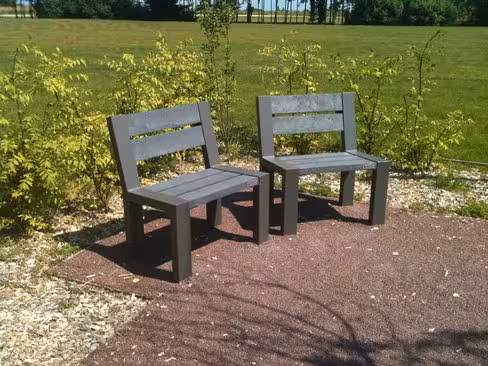 Chaise Osmose Harmonie - lattes plastique recyclé - piétement acier - l. 70 cm - coloris standard