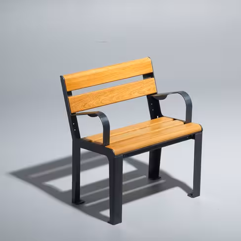 Fauteuil Symbios avec accoudoirs - assise et dossier bois résineux - piétement métal - déchargé sous abri