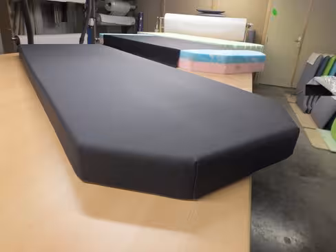 Matelas vinyl cousu noir largeur 72 cm de remplacement pour chariot-brancard Skot eM-Electric Motion