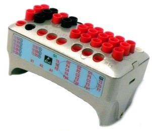 Jackbox détachable avec 32 voies EEG dont 6 convertibles en bipolaire. 19 Voies sont disposée en forme de tête selon le