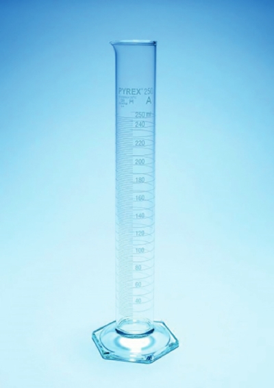 Eprouvette à bec graduée blanc pied hexagonal classe A Pyrex 10 ml x 2