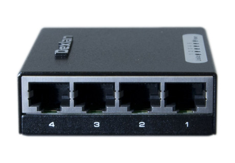 Commutateur RJ45 Dexlan DEX-320105 - 5 ports - led activité - alimentation 230 W