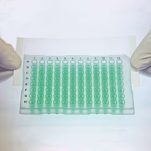 Film d'étanchéité de polyoléfine pour qPCR, autoadhésif
