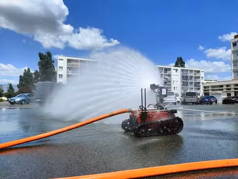 Robot terrestre extinction et transport Ryno Protect colonne sèche intégrée