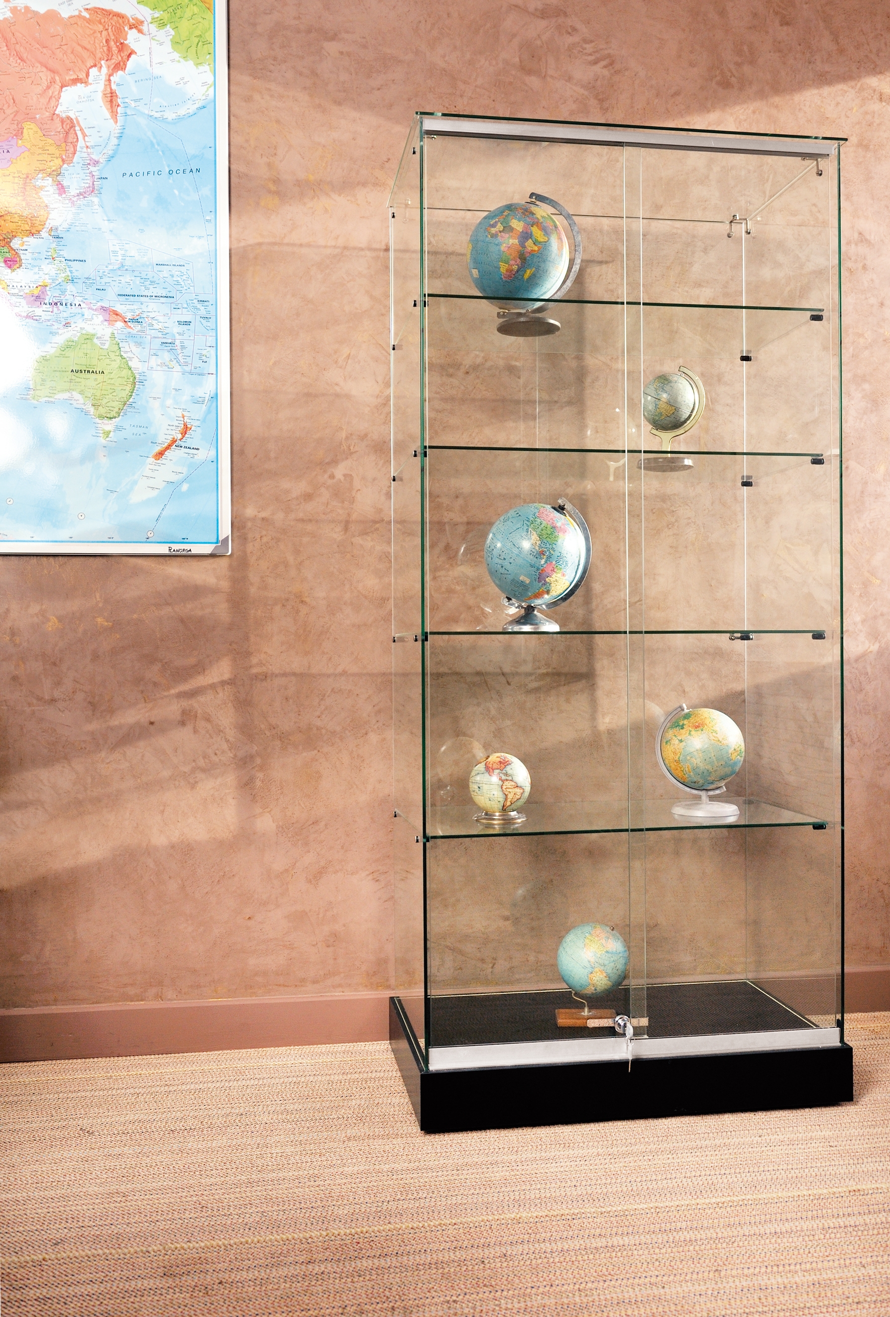 Vitrine d'exposition Deneb - verre trempé - portes coulissantes - 4 étagères - l. 80 x h. 180 cm