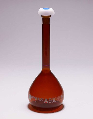 Fiole jaugée ambrée bouchée PE classe A 1000ml certif de lot x2