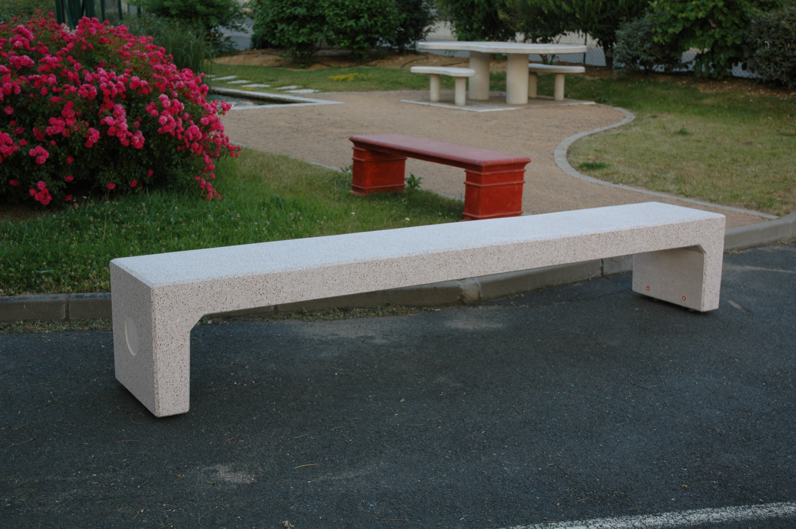 Banquette public monobloc béton granito - l. 300 cm - déchargé dans la limite de 30 m