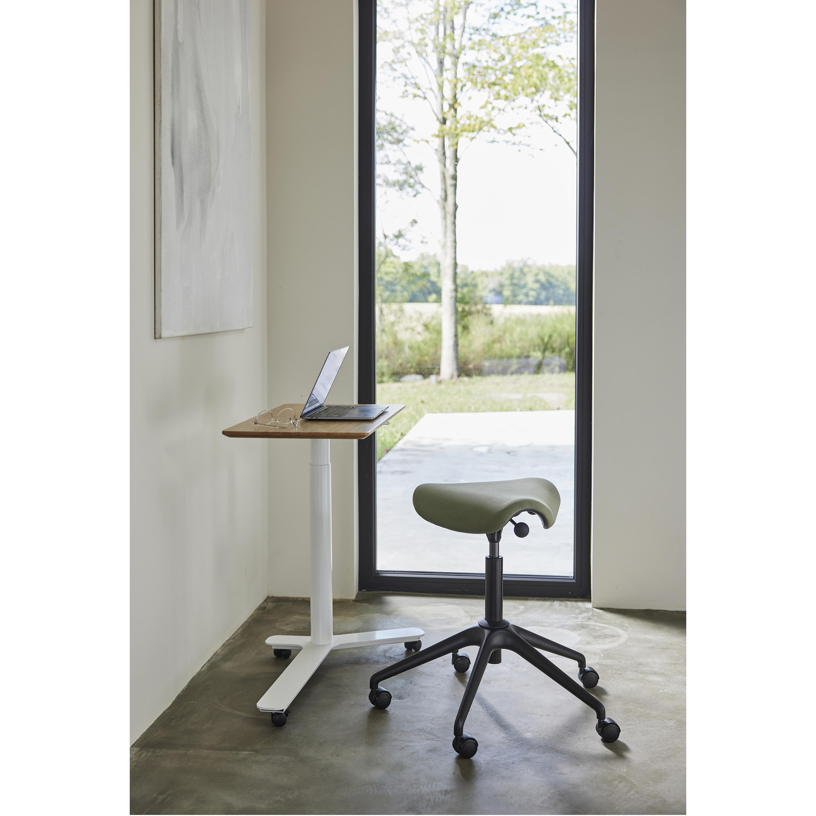 Table de consultation Float Mini - réglage en hauteur - plateau bambou - piétement blanc