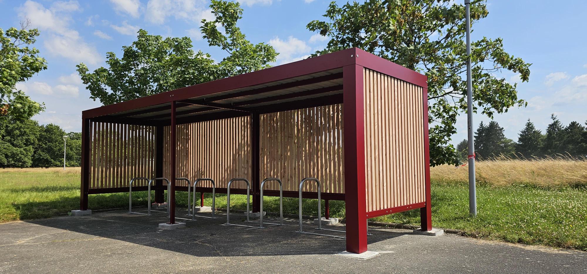 Abri Pescara bois peint - l. 8 x h. 2,20 m - déchargé