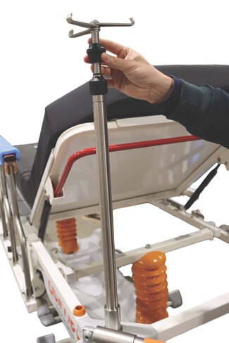 Tige porte-sérum télescopique inox - 3 parties solidaire du châssis, 3 crochets