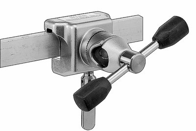 Attache orientable pour rail de table / porte-instruments