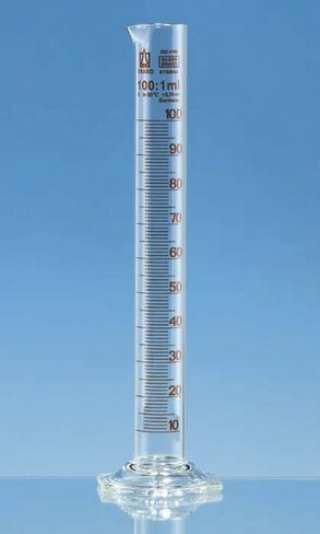 Eprouvette classe B forme haute graduée avec bec verseur 5 ml x 2 x 2