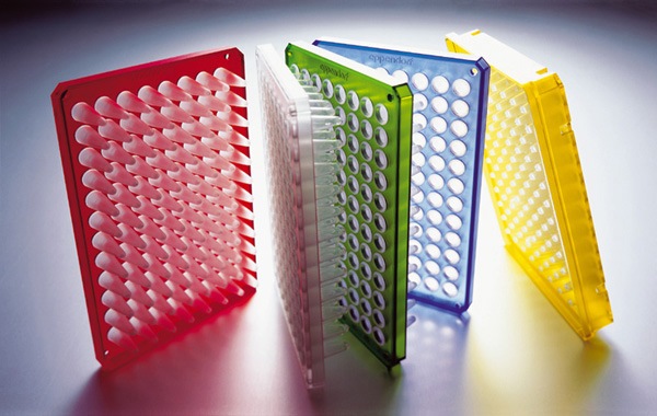 Plaque BioBased LoBind trace 96 puits à jupe incolore x 25 x 25