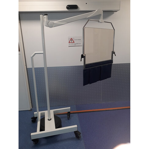 Suspension mobile Anti-X avec écran à franges sur piètement à roulettes freinées - eq pb 0,50 mm - 76 x 61 cm
