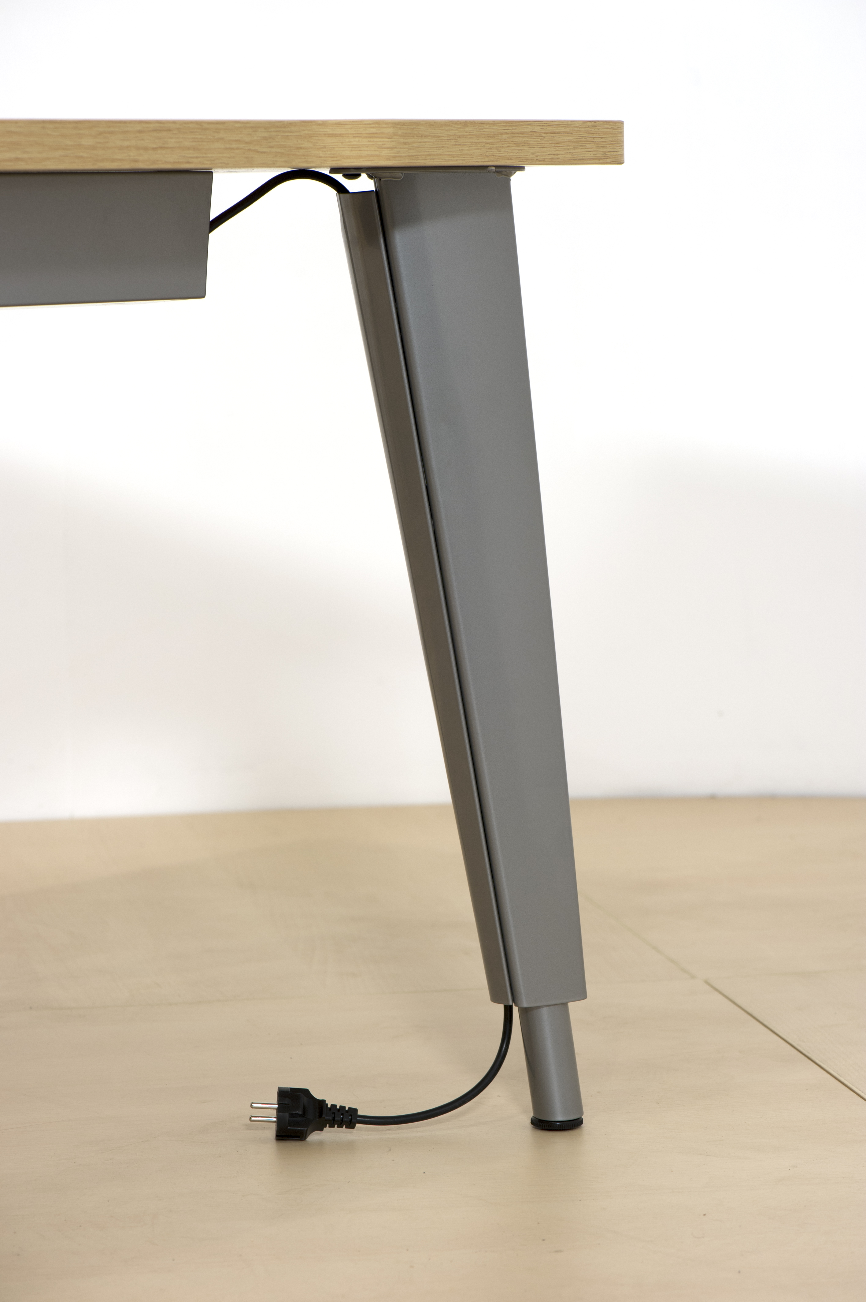 Bureau compact 90° symétrique Evidence - l. 160 x pr. 60 cm - piétement réglable en hauteur