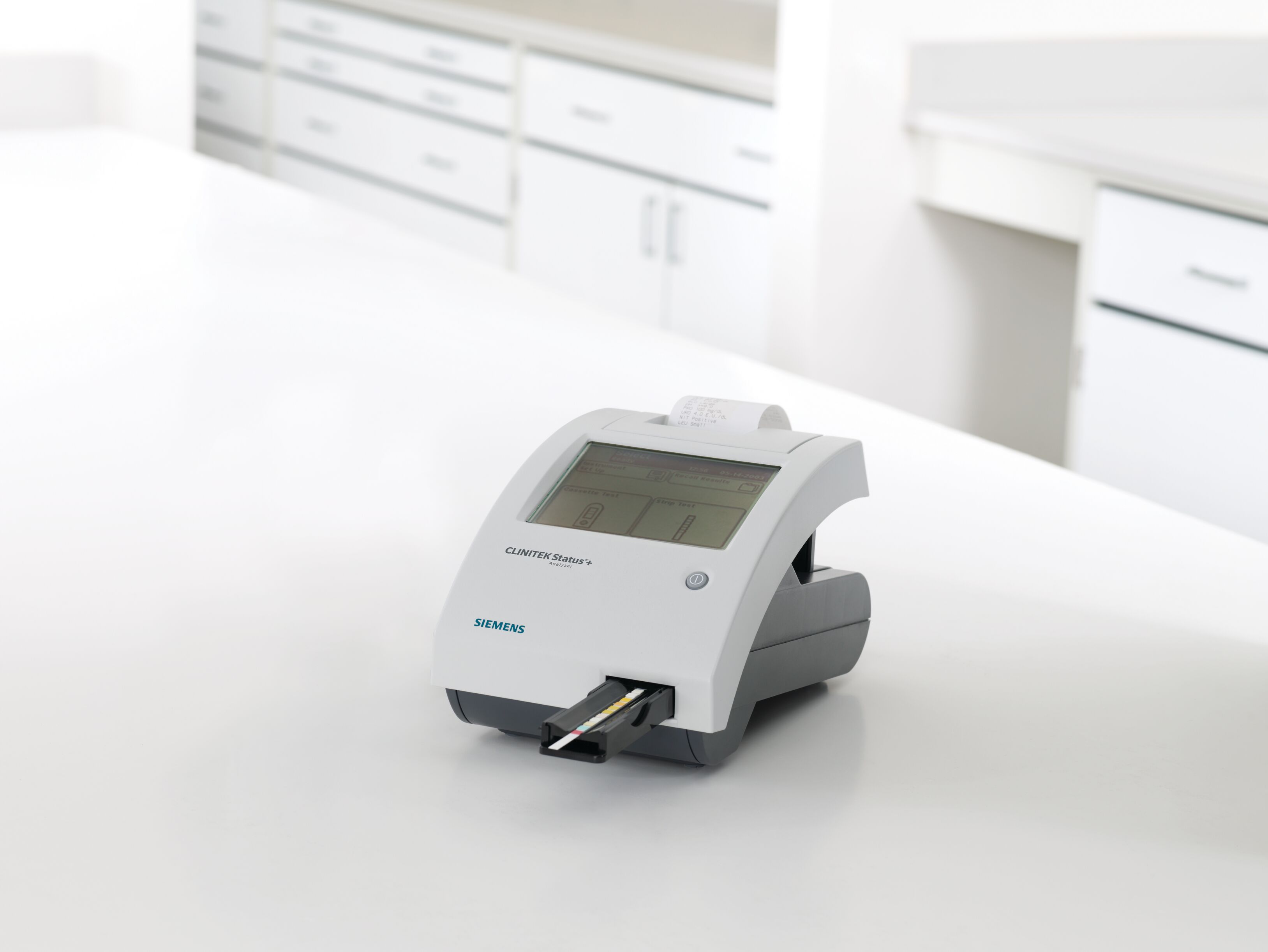 Lecteur de bandelettes urinaires Clinitek Status +-loc maint mensuelle 49ème au 96ème mois