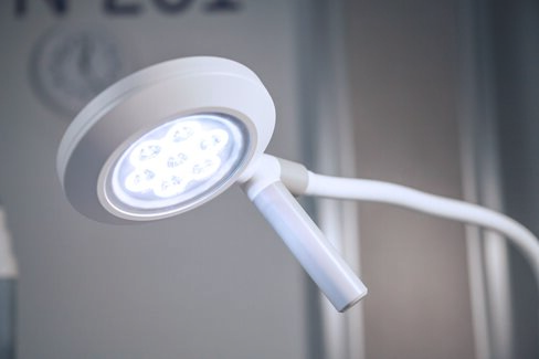 Lampe d'exam LED Connectique standard - 100-240V Branchement prise murale CE