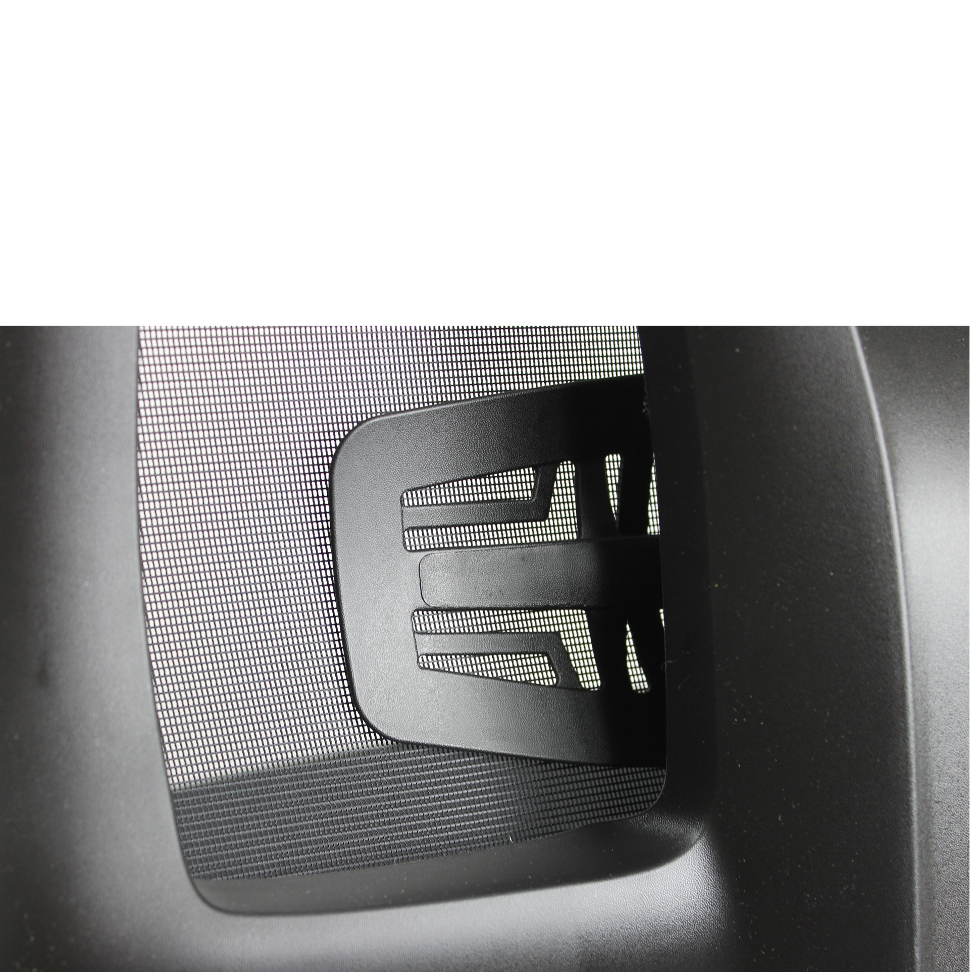 Fauteuil de bureau Vita - assise tissu noir dossier résille dossier résille noir - roulette sol dur