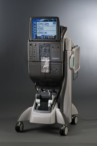 Vitréotome combiné Constellation XT comprenant chariot - bras avec plateau porte instruments -