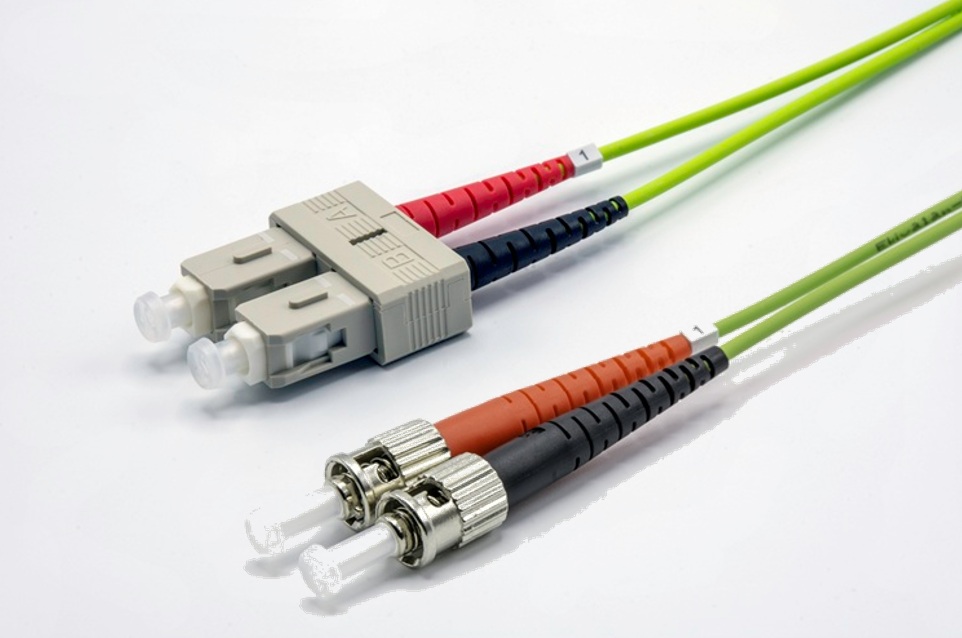 Jarretière optique multimode duplex OM5 50/125 - EKIVALAN - SC-UPC/ST-UPC - vert - 7 m