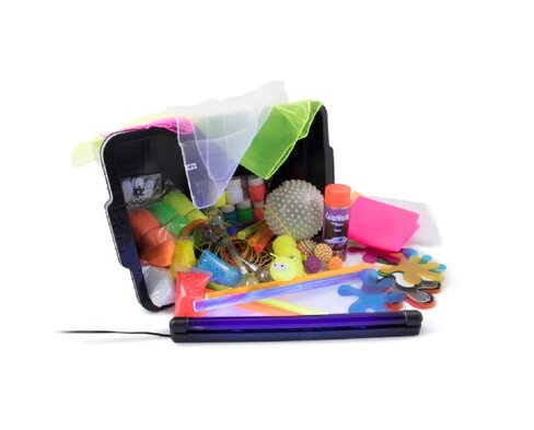 Pack d'accessoires fluorescents dans une boîte noire - dimension boite : 38 x 52 x 42 cm.