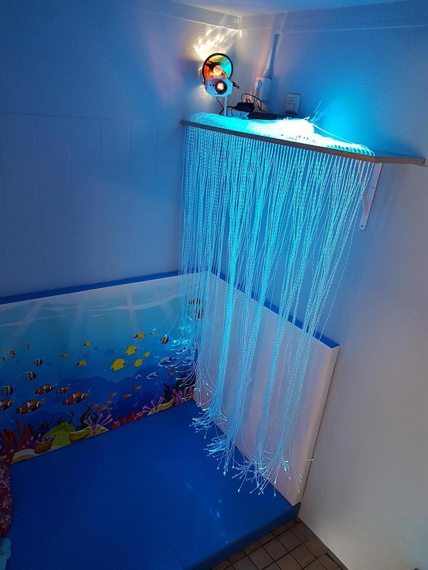 Etagère ( 90 x 90 x 12 cm) - avec 200 fibres optiques (250 cm de longueur) en pluie rectiligne