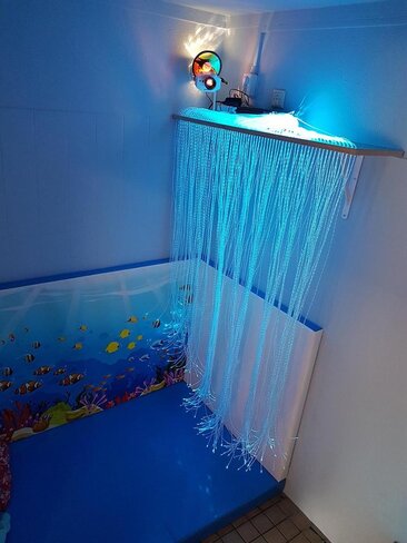 Etagère ( 90 x 90 x 12 cm) - avec 200 fibres optiques (250 cm de longueur) en pluie rectiligne