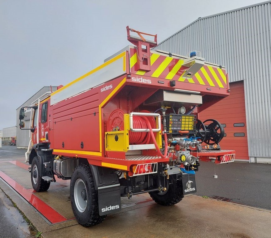 Camion-citerne CCF M châssis Renault Trucks D14 4x4 Boite de vitesse automatique OPTISHIFT 8AP1200