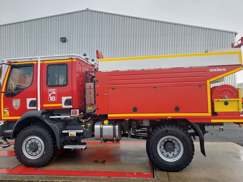 Camion-citerne CCF M châssis Renault Trucks D14 4x4 Boite de vitesse automatique OPTISHIFT 8AP1200