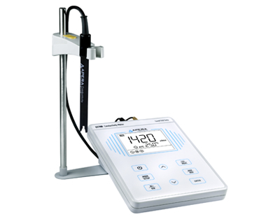 Conductimètre de paillasse série 700 APERA avec sonde et bras support