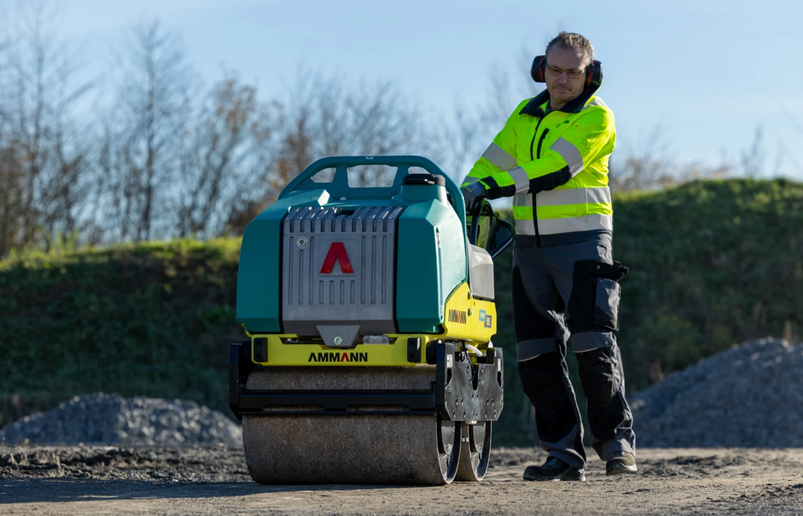 Compacteur duplex à guidage manuel AMMANN ARW65 diesel moteur HATZ a demmarage electrique d'un poids opérationnel