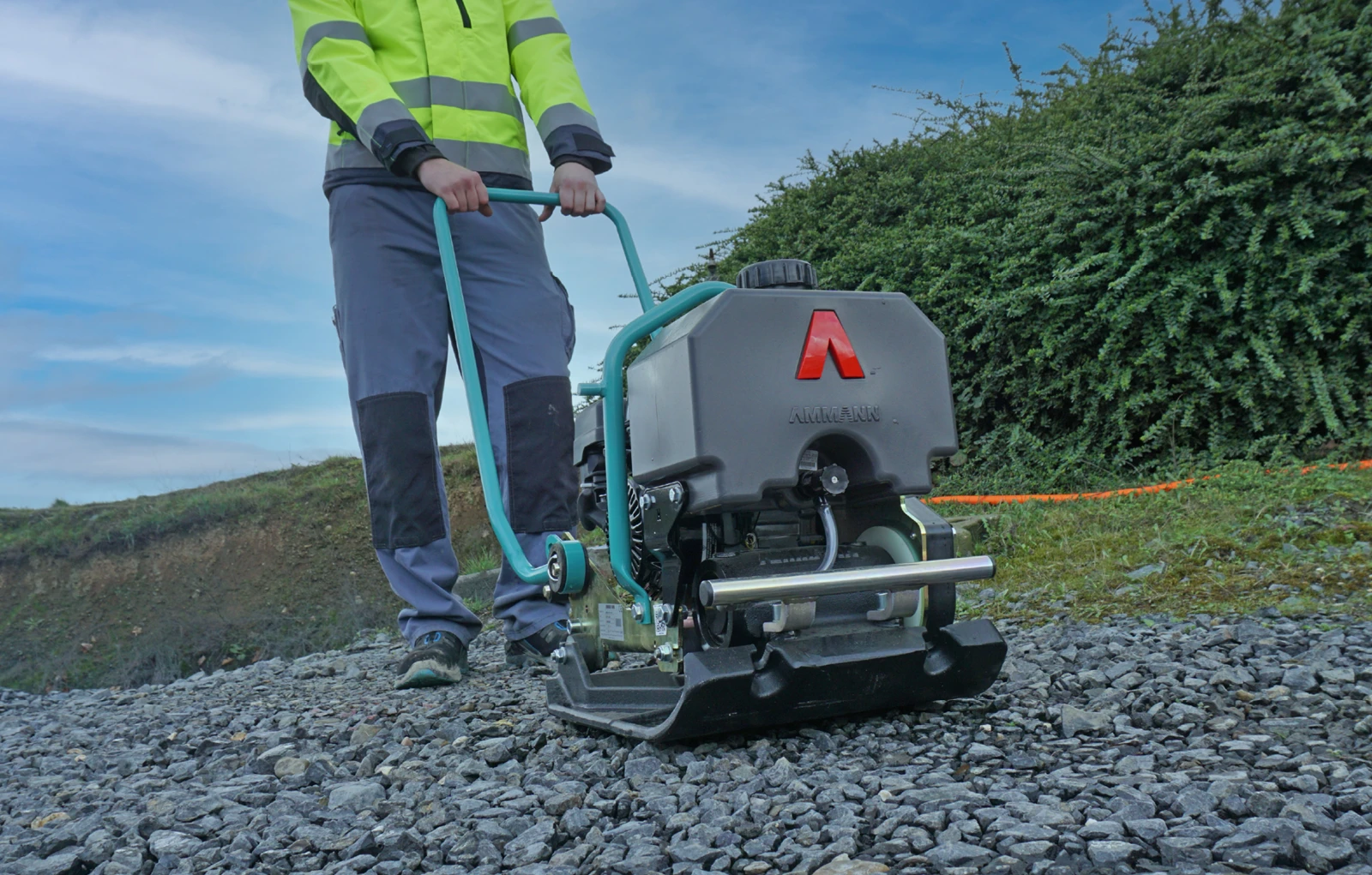 Plaque vibrante un sens AMMANN APF 12/40 – chariot de tra nsport inclus