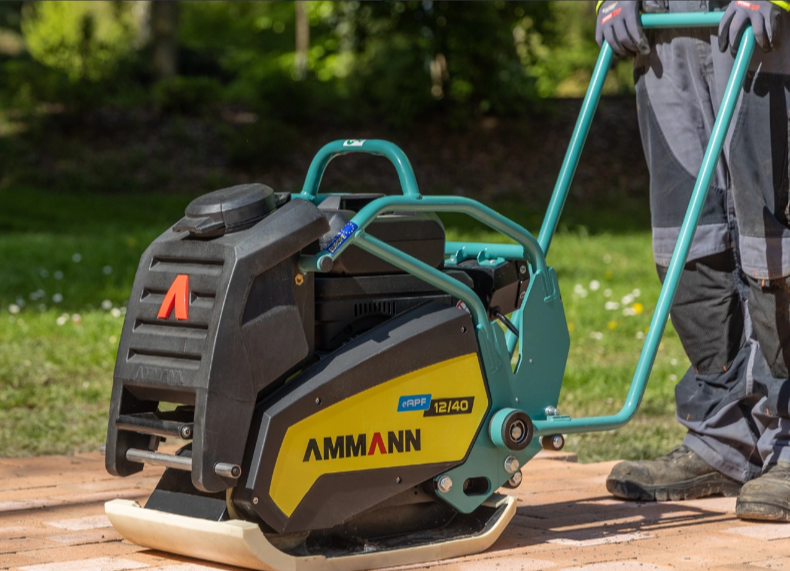 Plaque vibrante un sens AMMANN e-APF 12/40 chariot de t ransport inclus