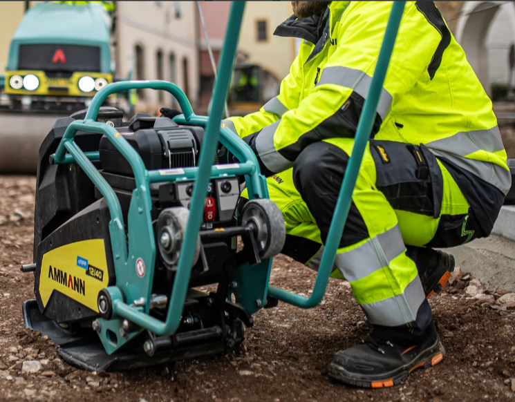 Plaque vibrante un sens AMMANN e-APF 12/40 chariot de t ransport inclus